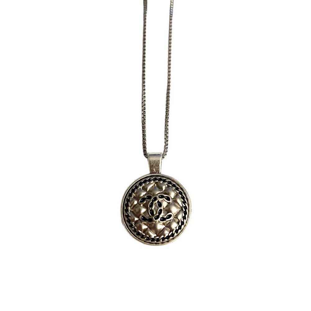 Authentic Designer Button Charm On A Chain - Picture 3 of 5